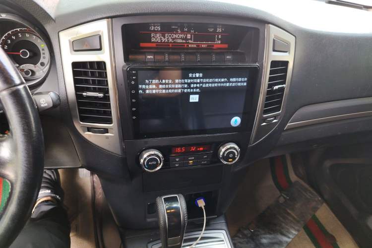 Used Mitsubishi Pajero 2016 3.0L Automatic Standard Version China V Standard Audio And AC Panel