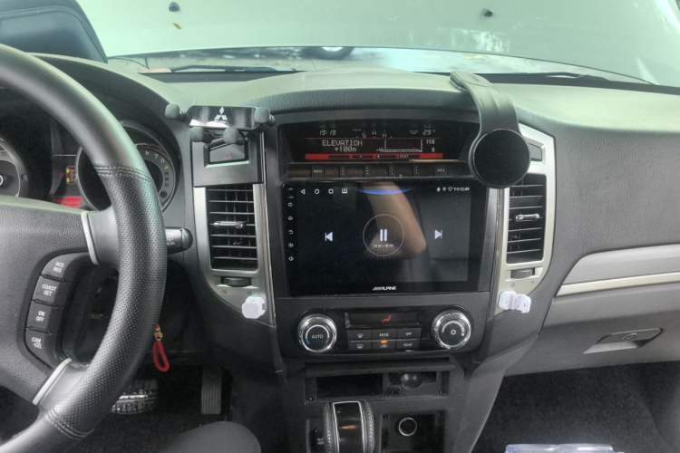 Used Mitsubishi Pajero 2016 3.0L Automatic Luxury Version China V Standard Audio And AC Panel