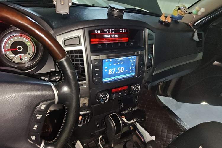 Used Mitsubishi Pajero 2016 3.0L Automatic Prestige Version China V Standard Audio And AC Panel