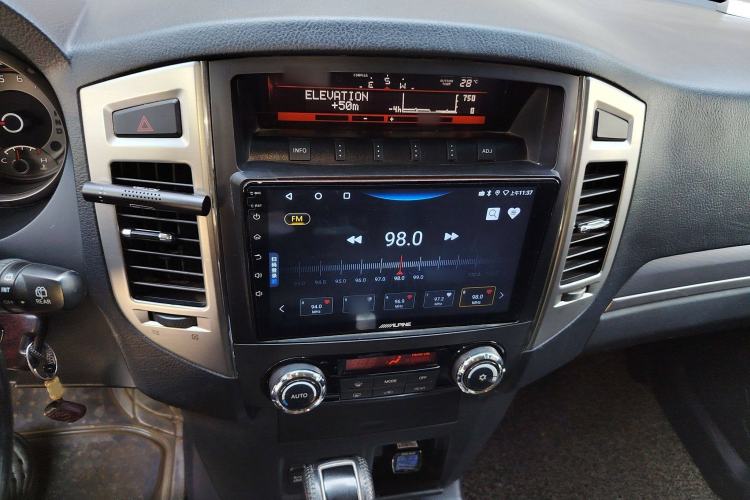 Used Mitsubishi Pajero 2016 3.0L Automatic Luxury Version China V Standard Audio And AC Panel
