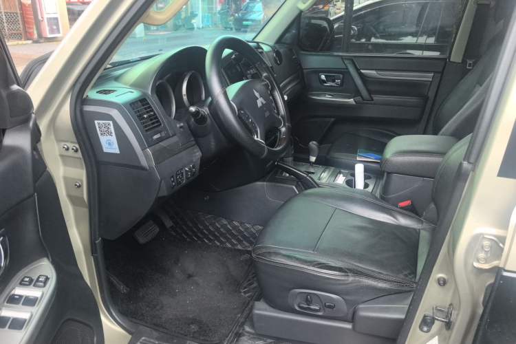 Used Mitsubishi Pajero 2016 3.0L Automatic Luxury Version China V Standard Driver Seat