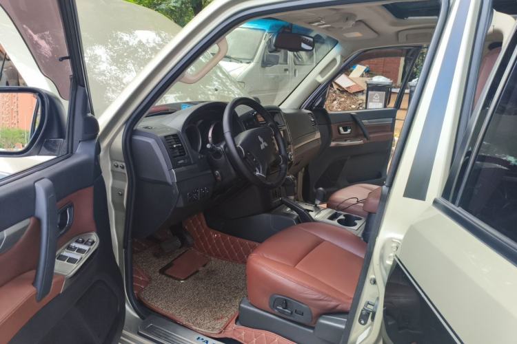 Used Mitsubishi Pajero 2016 3.0L Automatic Standard Version China V Standard Driver Seat