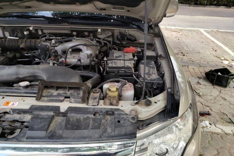 Used Mitsubishi Pajero 2016 3.0L Automatic Standard Version China V Standard Engine Bay Left