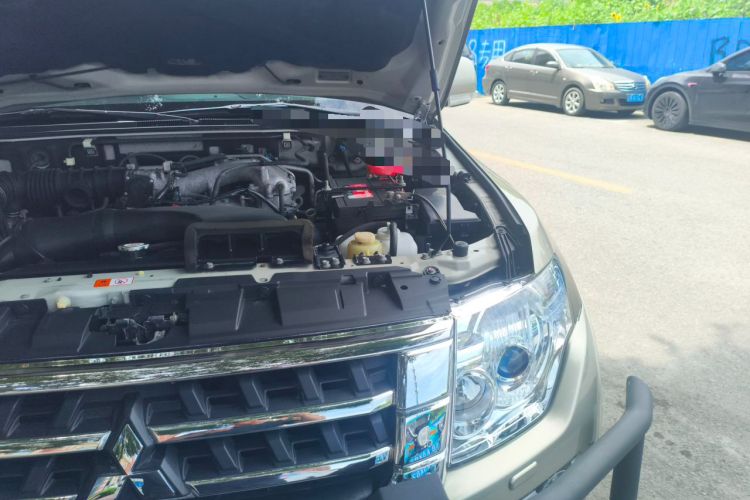 Used Mitsubishi Pajero 2016 3.0L Automatic Standard Version China V Standard Engine Bay Left