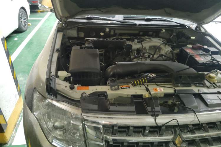 Used Mitsubishi Pajero 2016 3.0L Automatic Luxury Version China V Standard Engine Bay Right