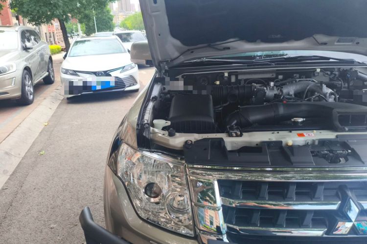 Used Mitsubishi Pajero 2016 3.0L Automatic Standard Version China V Standard Engine Bay Right