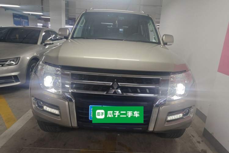 Used Mitsubishi Pajero 2016 3.0L Automatic Standard Version China V Standard Exterior 1