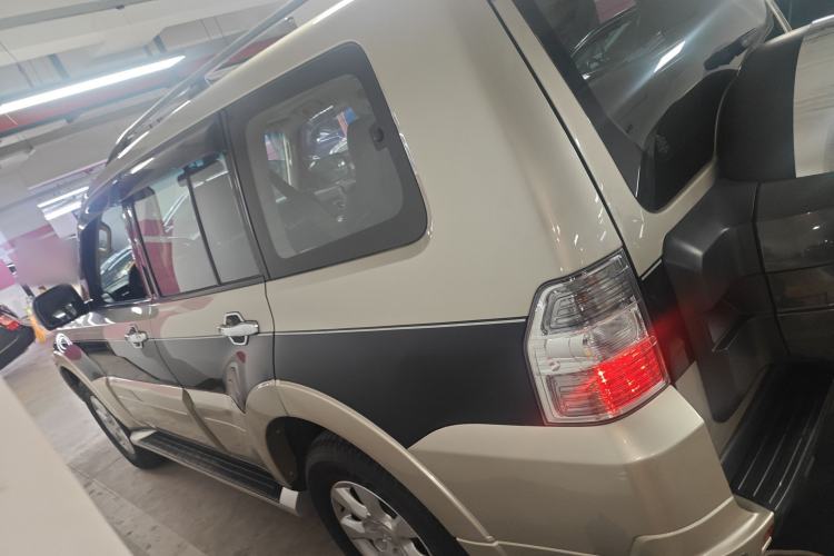 Used Mitsubishi Pajero 2016 3.0L Automatic Standard Version China V Standard Exterior 3