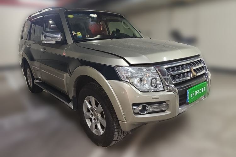 Used Mitsubishi Pajero 2016 3.0L Automatic Prestige Version China V Standard Front Right 45 Deg