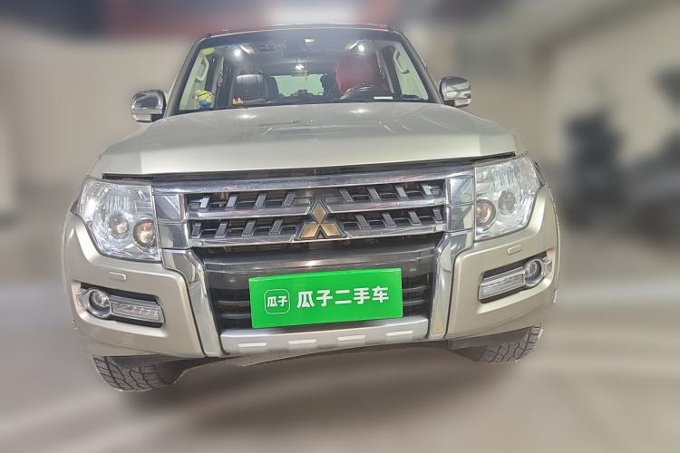 Used Mitsubishi Pajero 2016 3.0L Automatic Prestige Version China V Standard Front