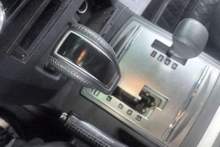 Used Mitsubishi Pajero 2016 3.0L Automatic Luxury Version China V Standard Gear Lever