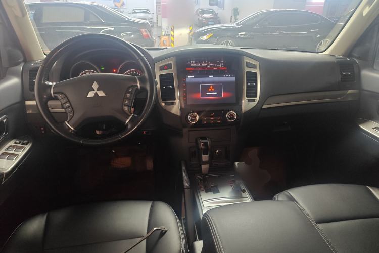Used Mitsubishi Pajero 2016 3.0L Automatic Standard Version China V Standard Interior 2