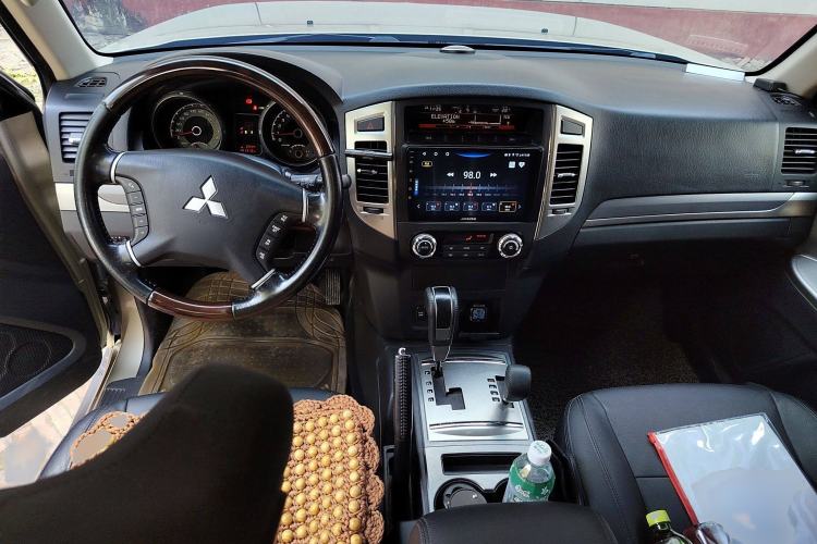 Used Mitsubishi Pajero 2016 3.0L Automatic Luxury Version China V Standard Interior 2
