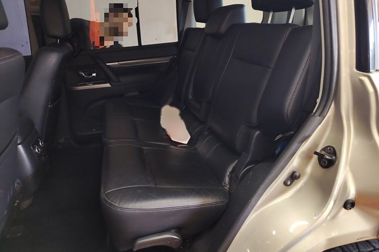 Used Mitsubishi Pajero 2016 3.0L Automatic Luxury Version China V Standard Interior 4