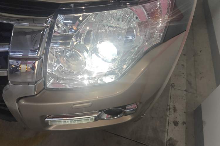 Used Mitsubishi Pajero 2016 3.0L Automatic Standard Version China V Standard Left Front Headlight