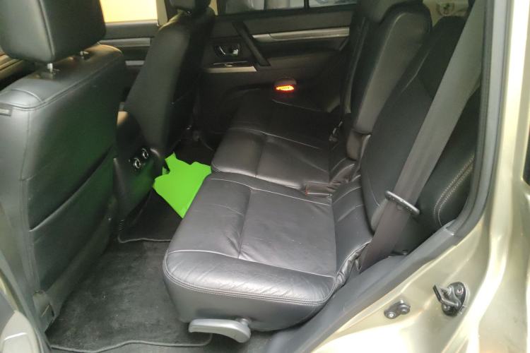 Used Mitsubishi Pajero 2016 3.0L Automatic Luxury Version China V Standard Left Rear Seat