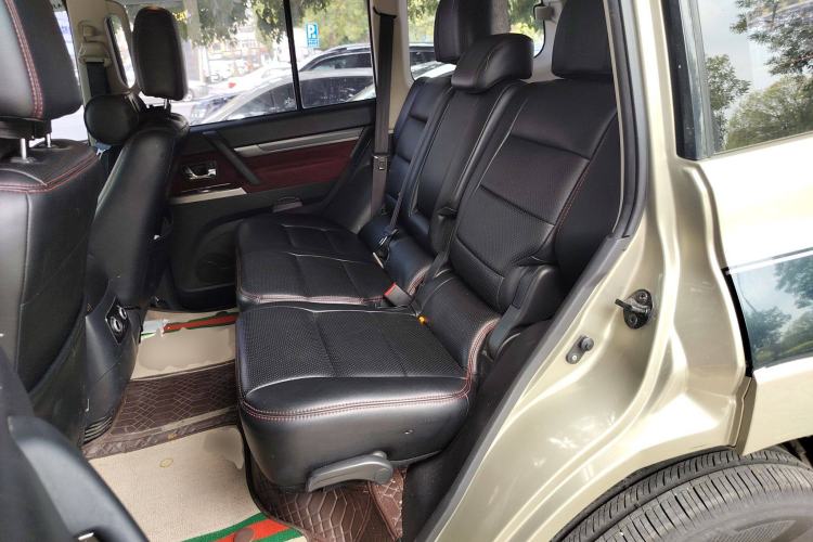 Used Mitsubishi Pajero 2016 3.0L Automatic Standard Version China V Standard Left Rear Seat