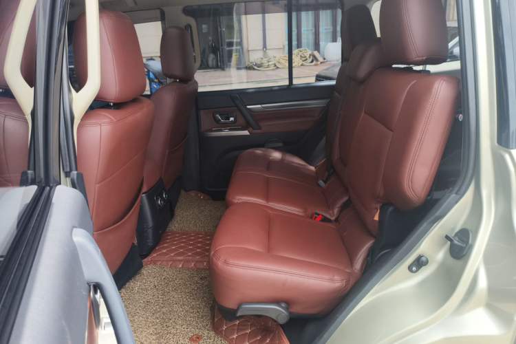 Used Mitsubishi Pajero 2016 3.0L Automatic Standard Version China V Standard Left Rear Seat