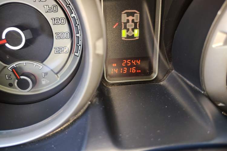Used Mitsubishi Pajero 2016 3.0L Automatic Luxury Version China V Standard Odometer Close Up