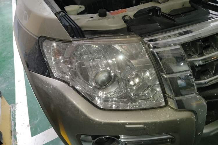 Used Mitsubishi Pajero 2016 3.0L Automatic Luxury Version China V Standard Right Front Headlight