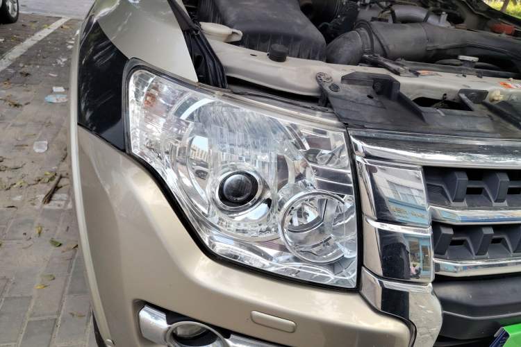 Used Mitsubishi Pajero 2016 3.0L Automatic Standard Version China V Standard Right Front Headlight