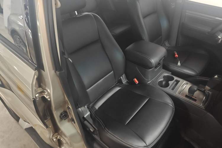 Used Mitsubishi Pajero 2016 3.0L Automatic Standard Version China V Standard Right Front Seat