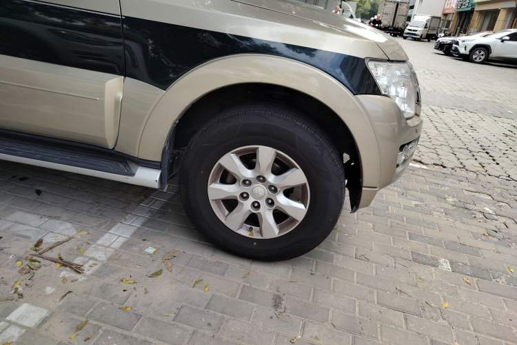 Used Mitsubishi Pajero 2016 3.0L Automatic Standard Version China V Standard Right Front Wheel Hub