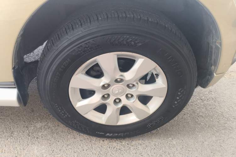 Used Mitsubishi Pajero 2016 3.0L Automatic Standard Version China V Standard Right Front Wheel Hub