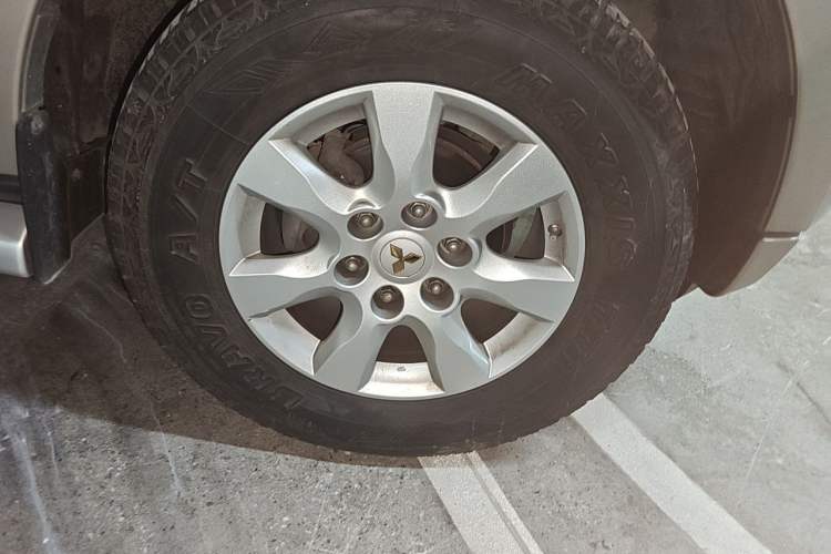 Used Mitsubishi Pajero 2016 3.0L Automatic Prestige Version China V Standard Right Front Wheel Hub