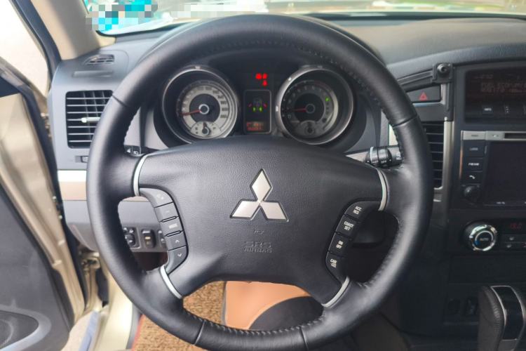 Used Mitsubishi Pajero 2016 3.0L Automatic Standard Version China V Standard Steering Wheel