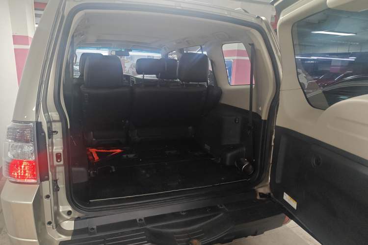 Used Mitsubishi Pajero 2016 3.0L Automatic Standard Version China V Standard Trunk