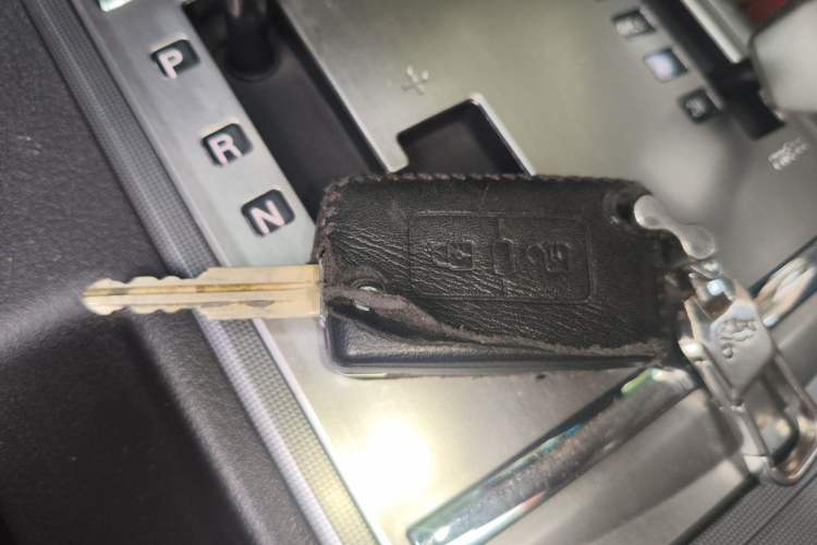 Used Mitsubishi Pajero 2016 3.0L Automatic Standard Version China V Standard Vehicle Key