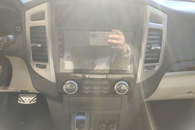 Used Mitsubishi Pajero 2017 V97 3.8L 5-Door GLS Model with Sunroof – Middle East Audio And AC Panel
