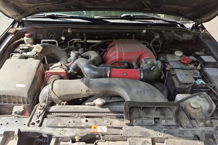 Used Mitsubishi Pajero  Engine Bay