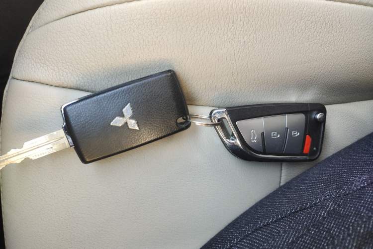 Used Mitsubishi Pajero 2017 V97 3.8L 5-Door GLS Model with Sunroof – Middle East Interior 1