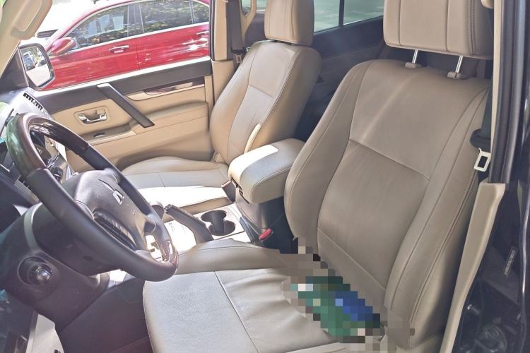 Used Mitsubishi Pajero  Left Front Seat