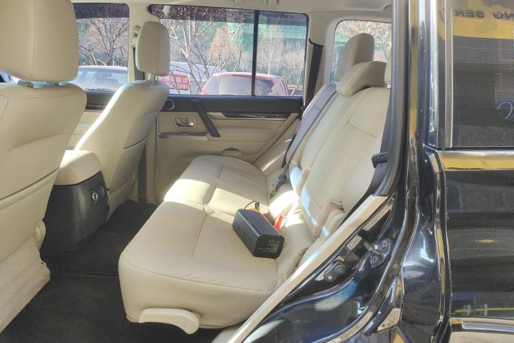Used Mitsubishi Pajero 2017 V97 3.8L 5-Door GLS Model with Sunroof – Middle East Left Rear Seat
