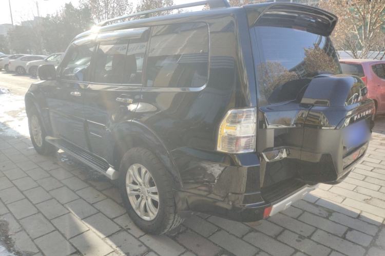 Used Mitsubishi Pajero 2017 V97 3.8L 5-Door GLS Model with Sunroof – Middle East Left Side
