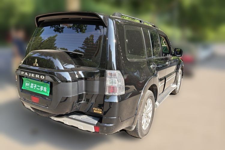 Used Mitsubishi Pajero  Rear Right 45 Deg