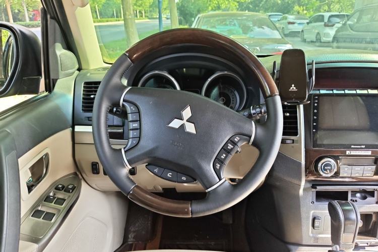 Used Mitsubishi Pajero  Steering Wheel