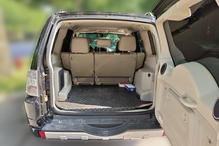 Used Mitsubishi Pajero  Trunk