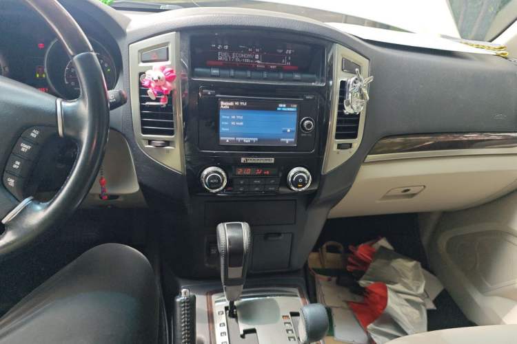 Used Mitsubishi Pajero  Audio And AC Panel