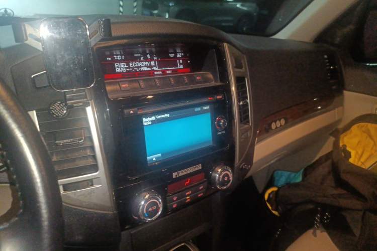 Used Mitsubishi Pajero  Audio And AC Panel
