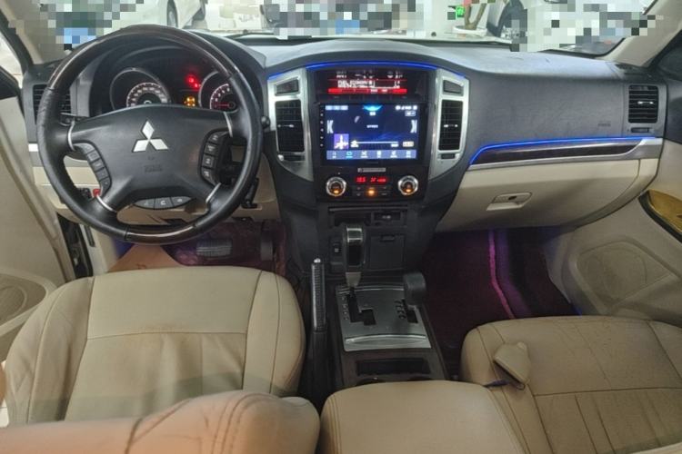 Used Mitsubishi Pajero  Center Console