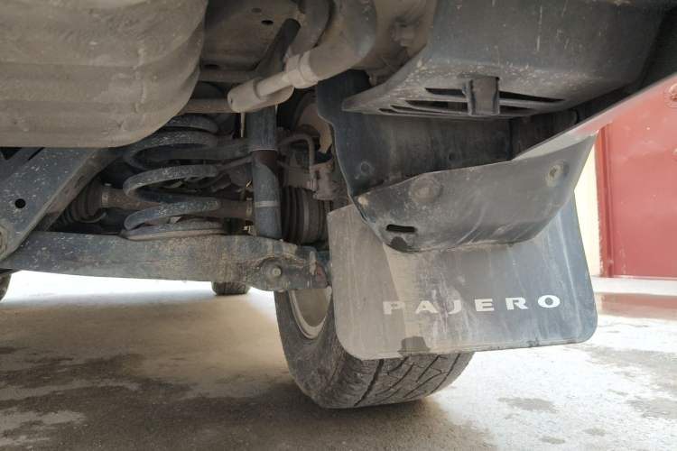 Used Mitsubishi Pajero  Chassis Rear Right