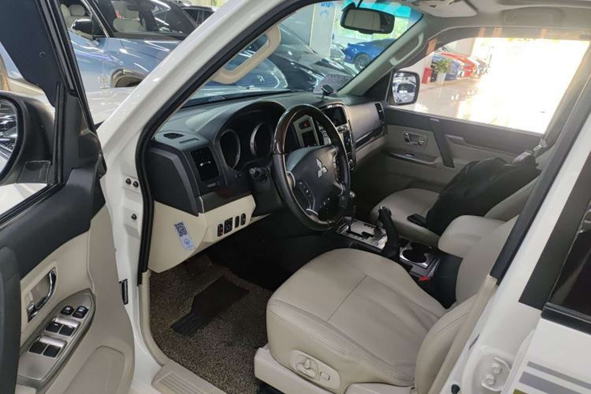 Used Mitsubishi Pajero 2017 V97 3.8L 5-Door GLS Model with Sunroof – U.S. Specification Driver Seat