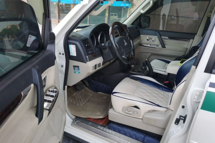 Used Mitsubishi Pajero  Driver Seat