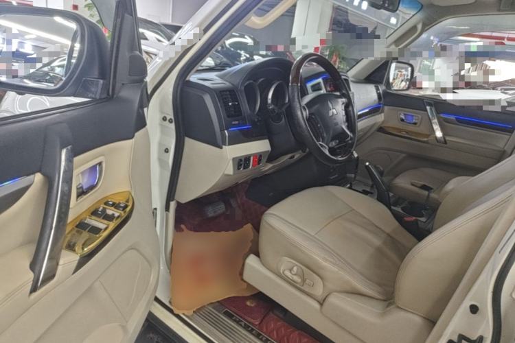 Used Mitsubishi Pajero  Driver Seat