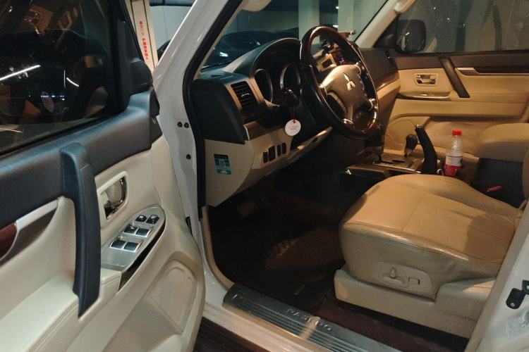Used Mitsubishi Pajero 2017 V97 3.8L 5-Door GLS Model with Sunroof – Middle East Driver Seat