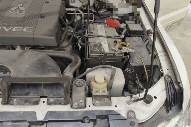 Used Mitsubishi Pajero  Engine Bay Left